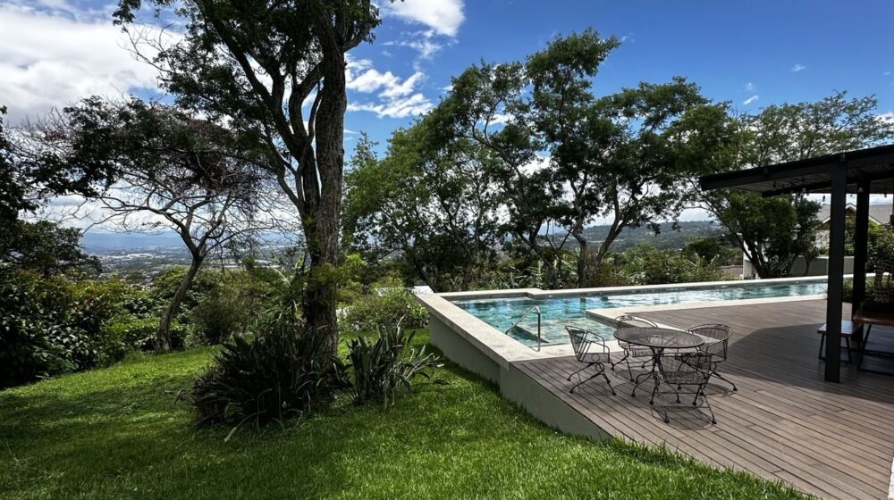 Se vende Lote con dos casas