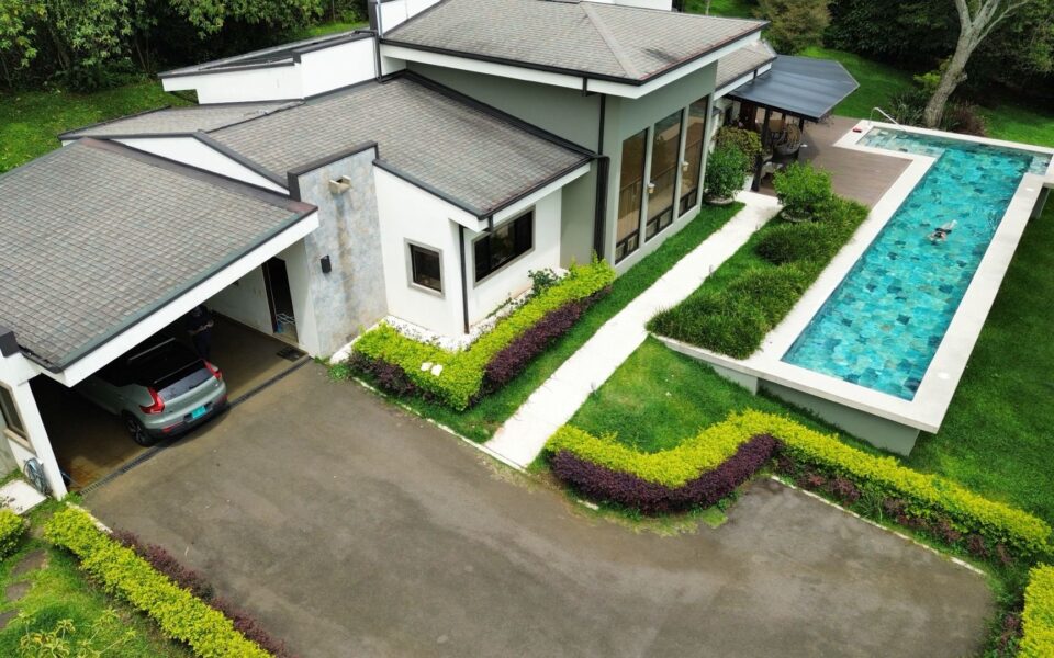 Se vende Lote con dos casas
